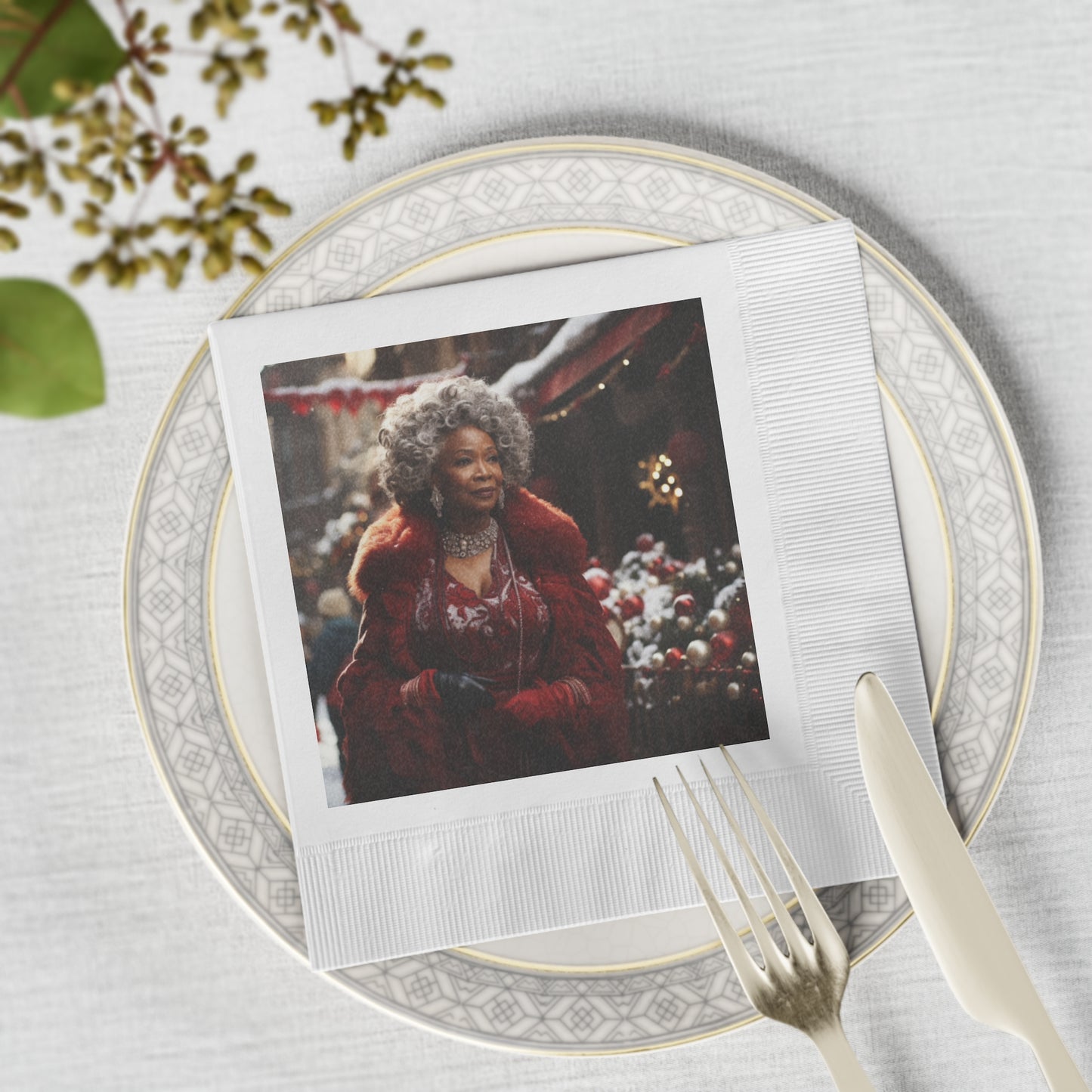 Regal Queen Claus Napkin Set 7
