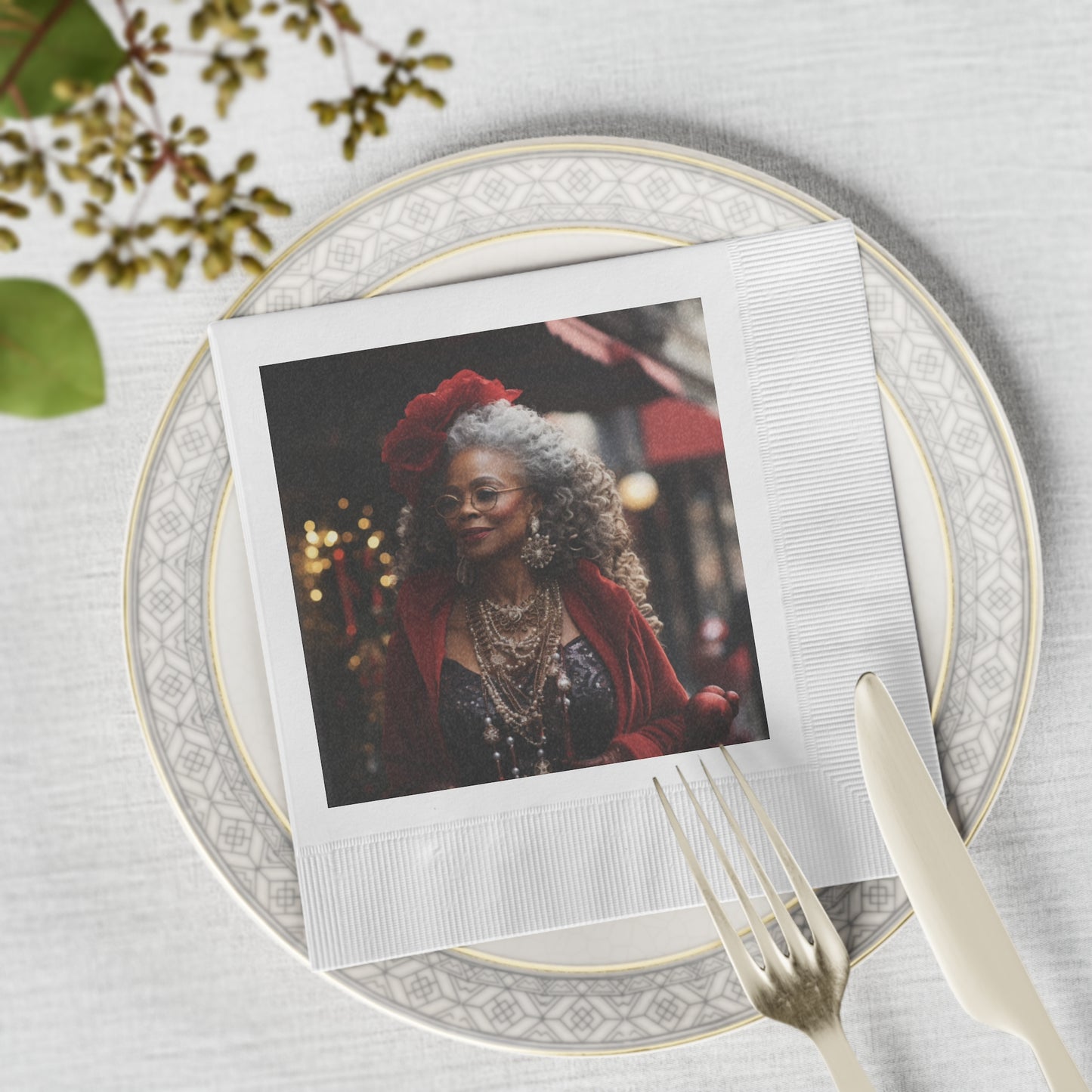 Regal Queen Claus Napkin Set 2
