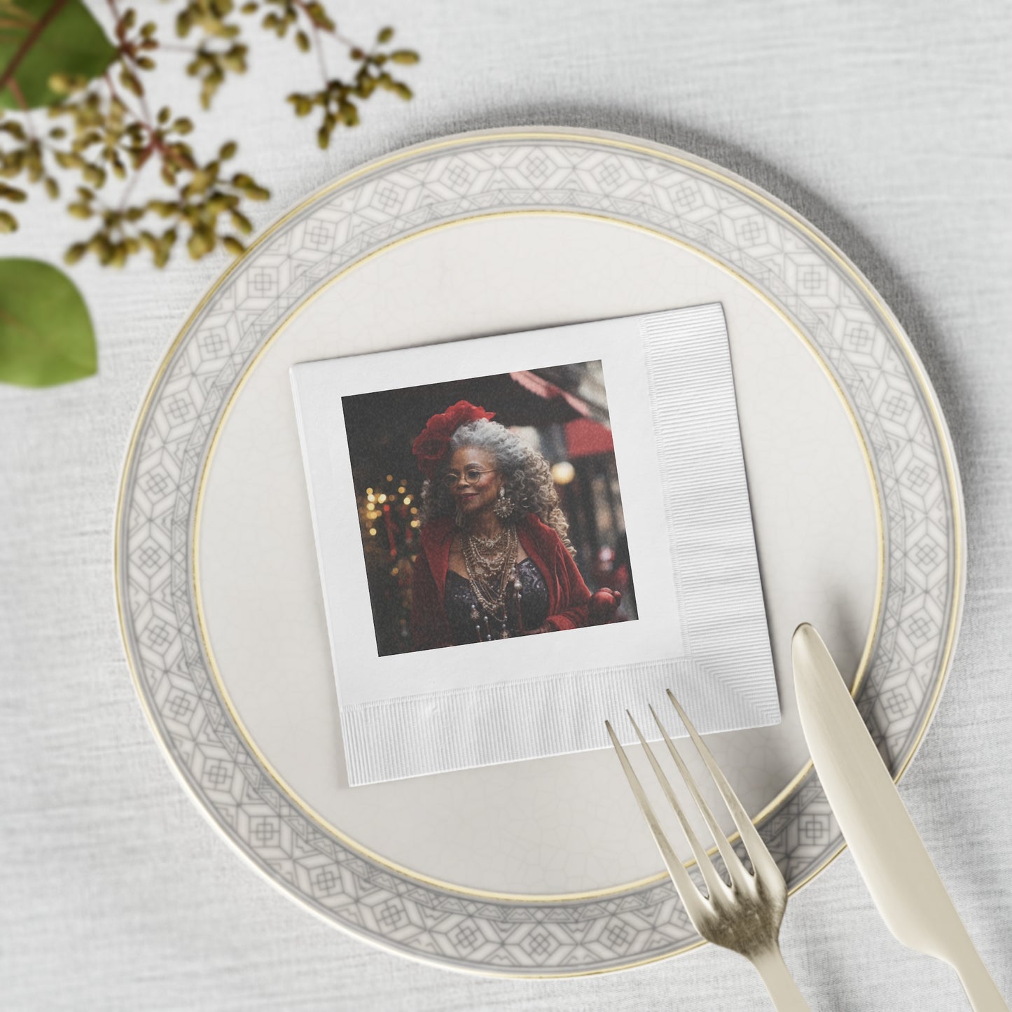 Regal Queen Claus Napkin Set 2