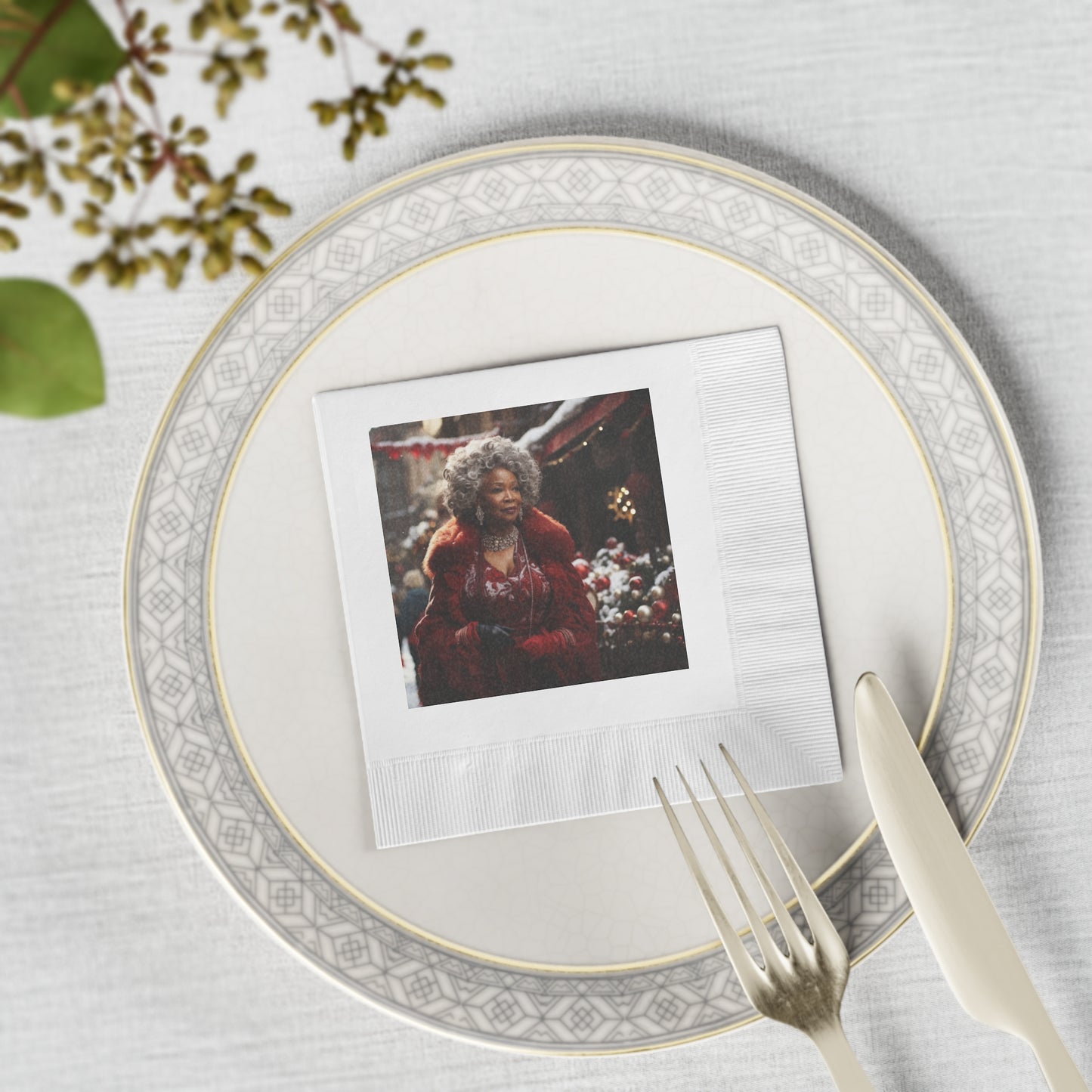 Regal Queen Claus Napkin Set 7